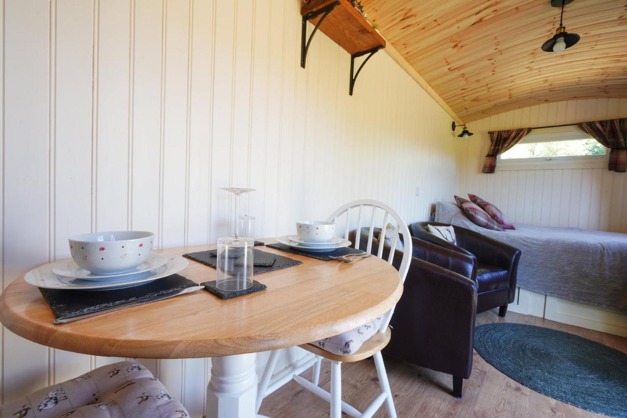 The Laburnum Retreat Shepherd Hut Private Hot Tub Upper Hulme Esterno foto