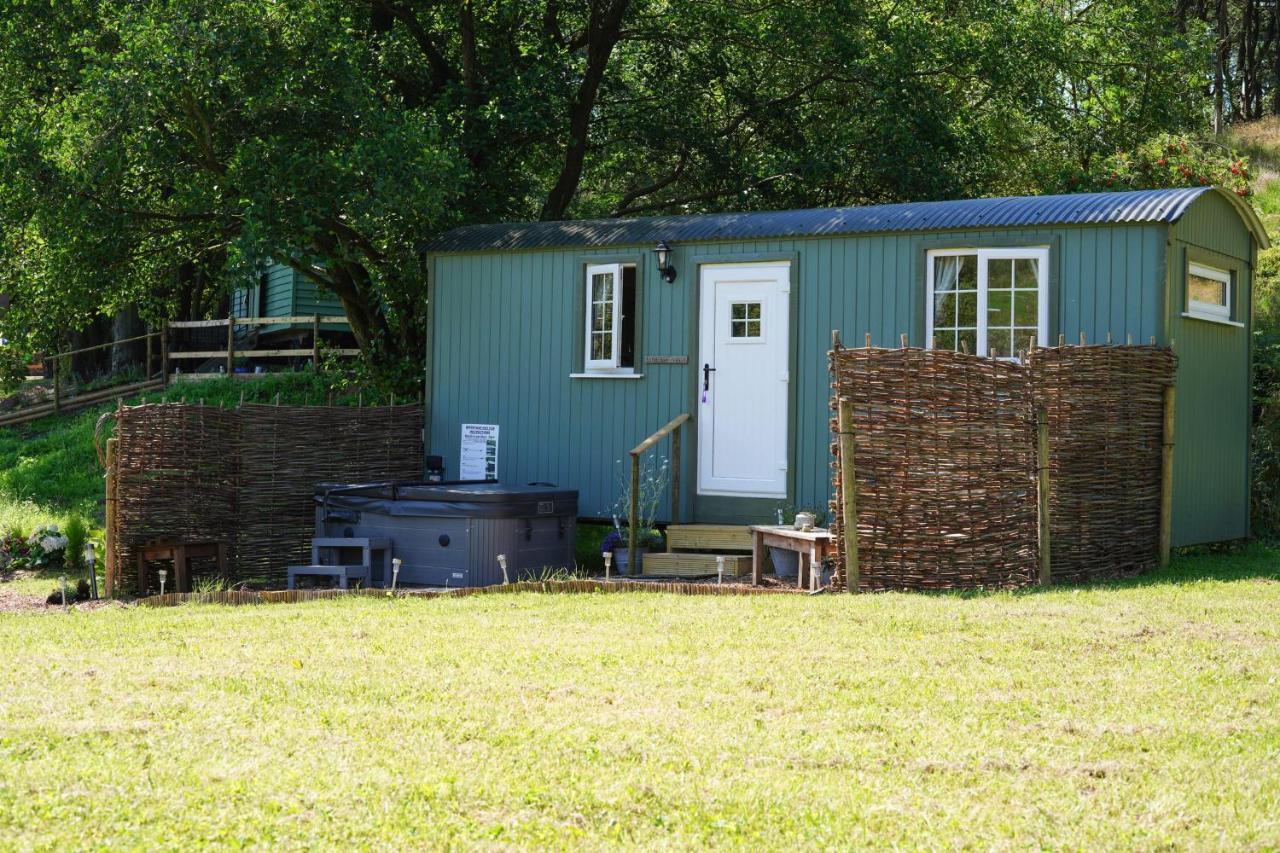 The Laburnum Retreat Shepherd Hut Private Hot Tub Upper Hulme Esterno foto