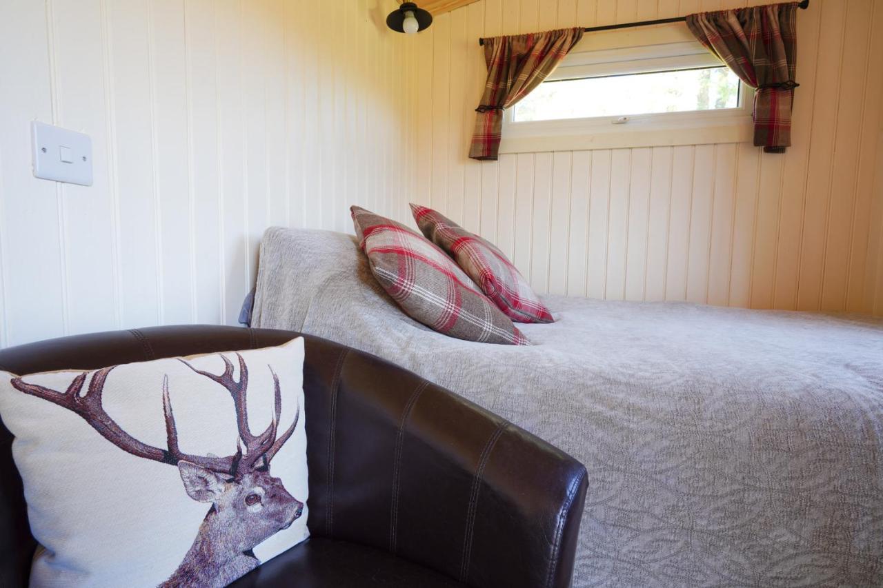 The Laburnum Retreat Shepherd Hut Private Hot Tub Upper Hulme Esterno foto